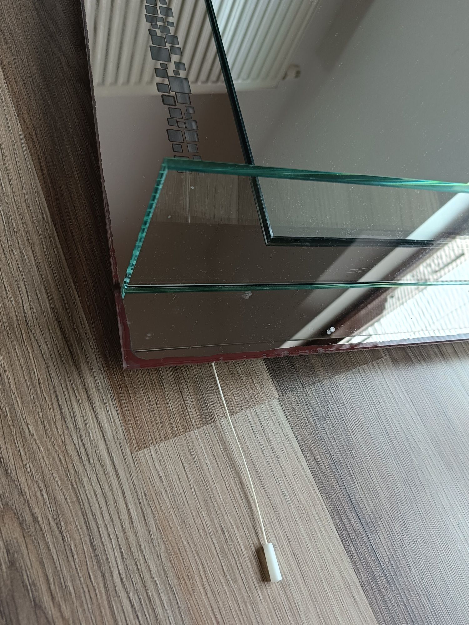 Lustro 56x80 z oświetleniem i półką