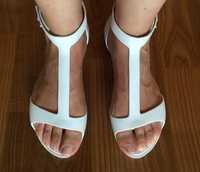 N.º 36 - Sandálias Melissa, brancas – Muito pouco usadas