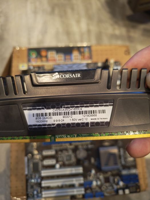 Płyta główna ASRock P67 Pro3 z i5 2500k i 8GB ram 1600MHz corsair