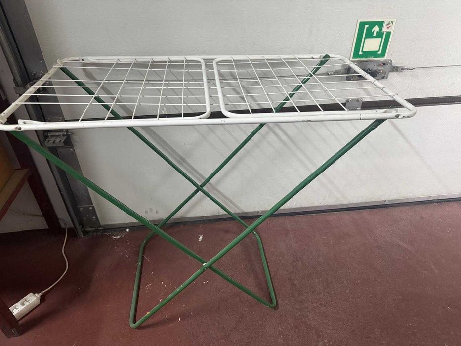 Suszarka stojąca na ubranie