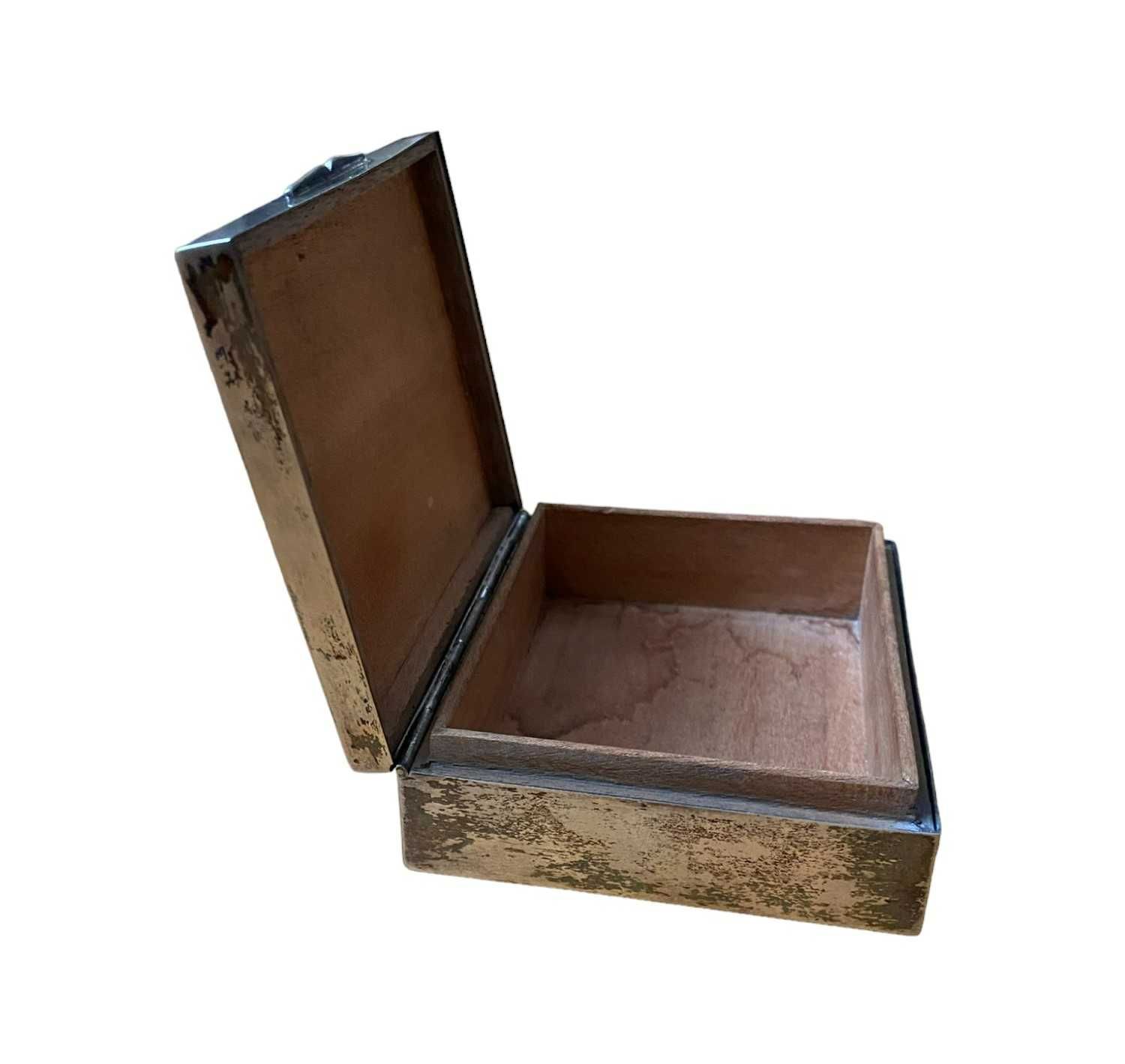 Srebrny niemiecki humidor z monogramem
