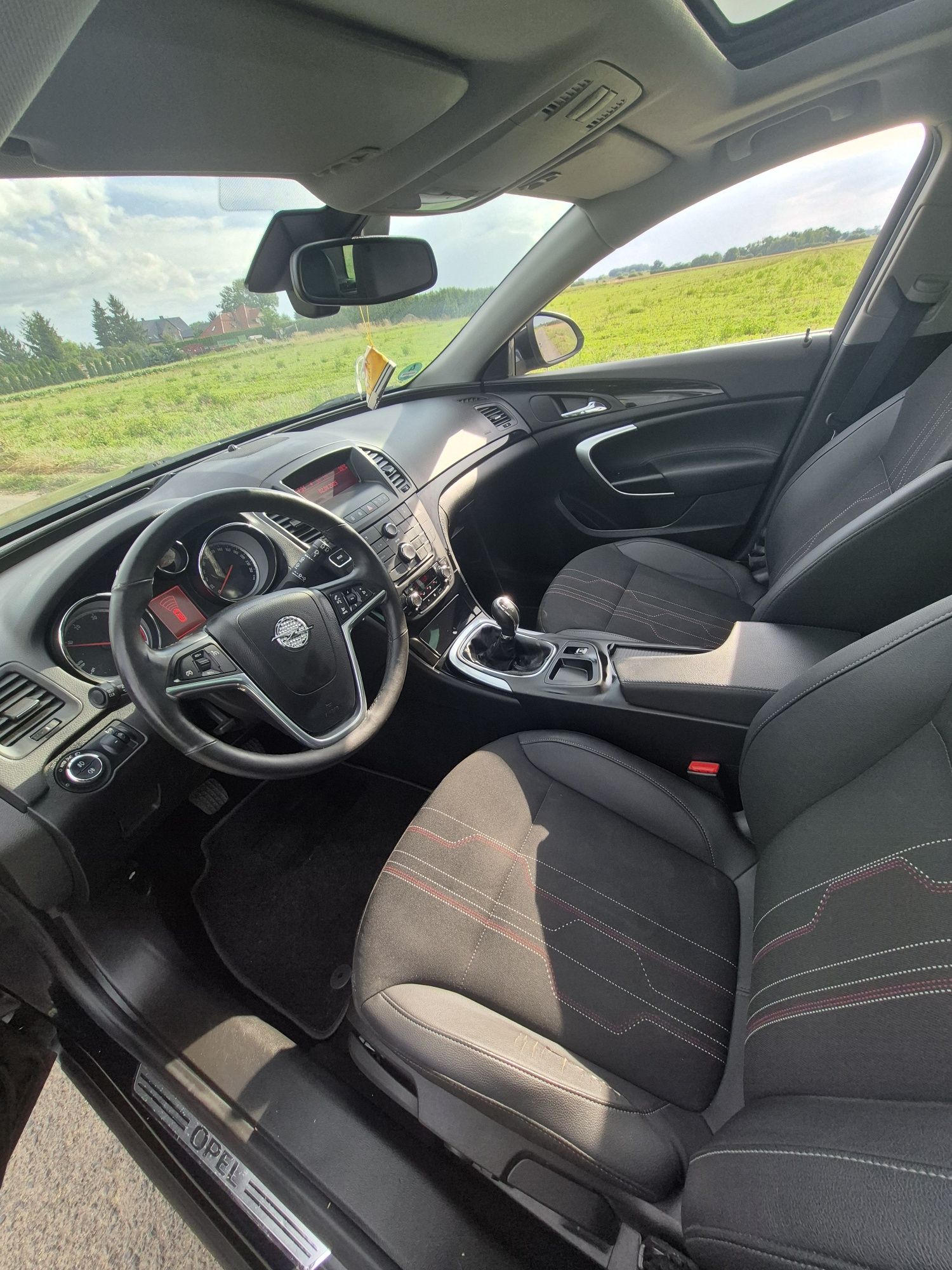 Sprzedam samochód osobowy opel insignia