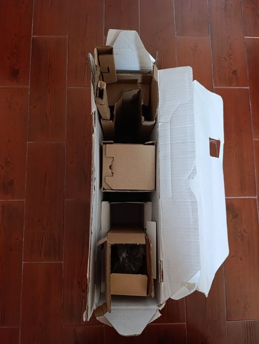 PS4 Pro 1TB Branca + 2 comandos + 4 jogos + caixa original – Excelente