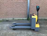 Wózek paletowy widłowy Jungheinrich EJE M13 1300kg lekki na samochód