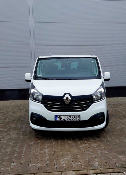 Wynajem busa 8 9 osobowego z hakiem  wypożyczalnia busów
