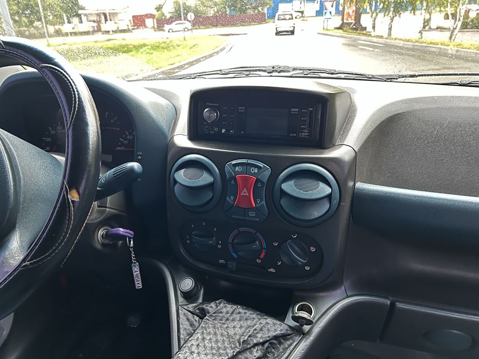 Fiat Doblo 2003 року - 1.9 турбодизель.