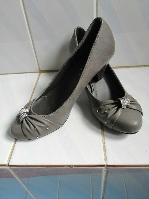 Sapatos salto pequeno 37