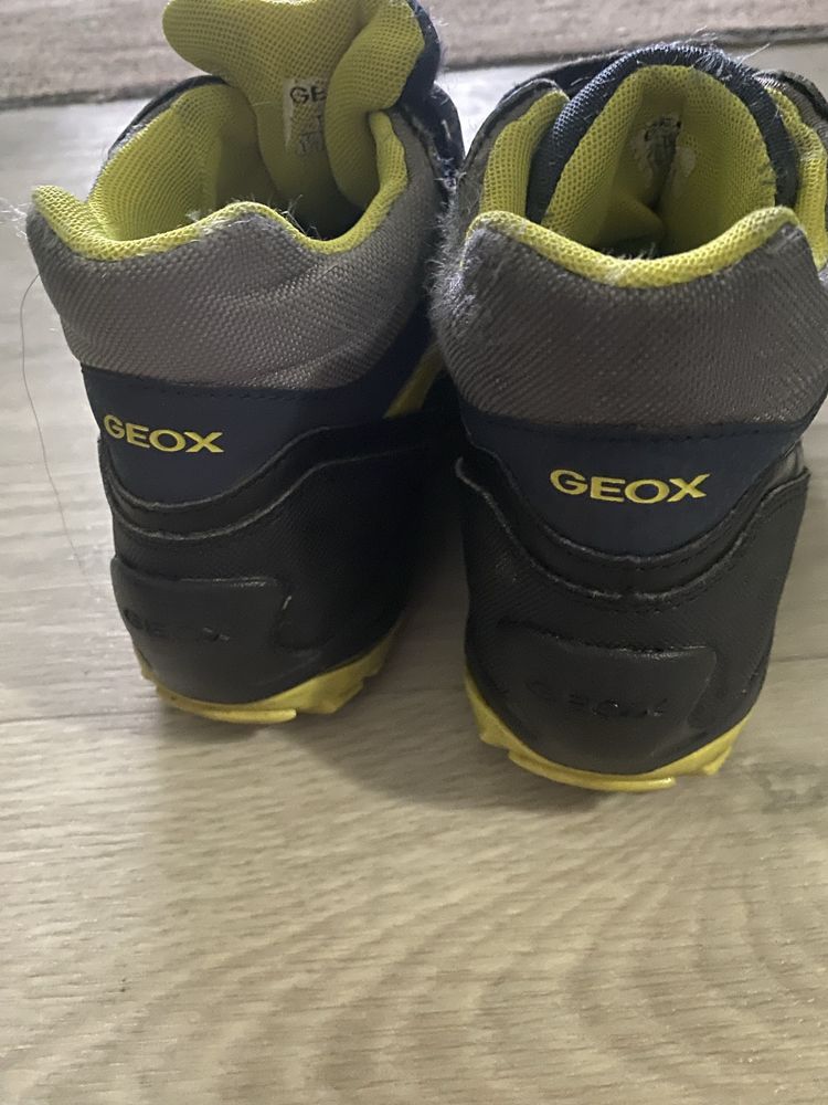 Продам черевики Geox 34р
