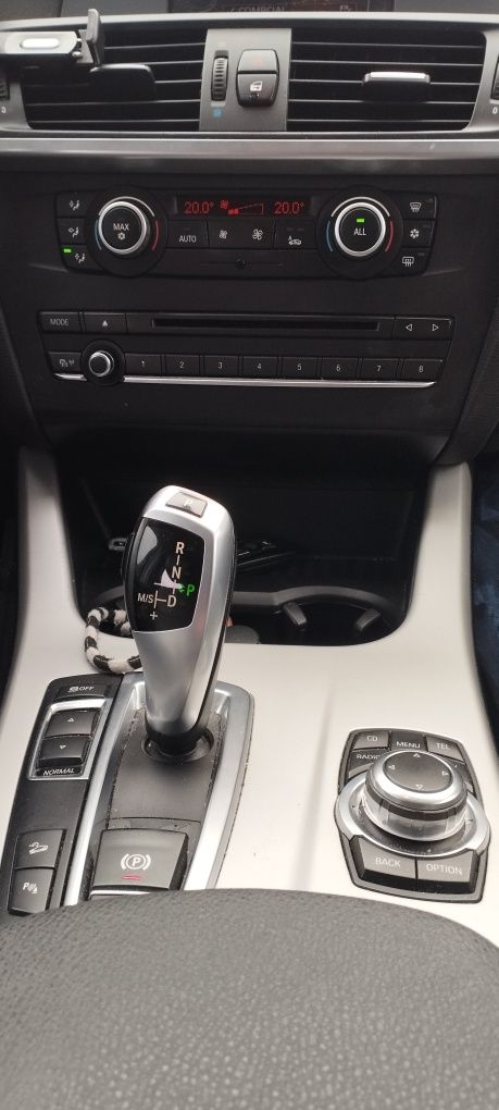 BMW xdrive 2.0 cinza escuro