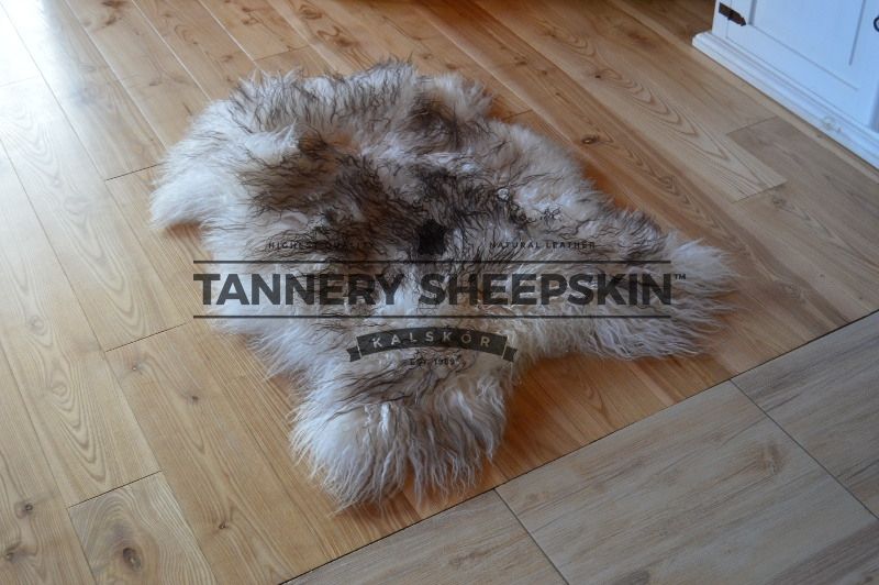 Skóra Naturalna Muflon Szary Island Kręcona 90-110cm Biało Szara