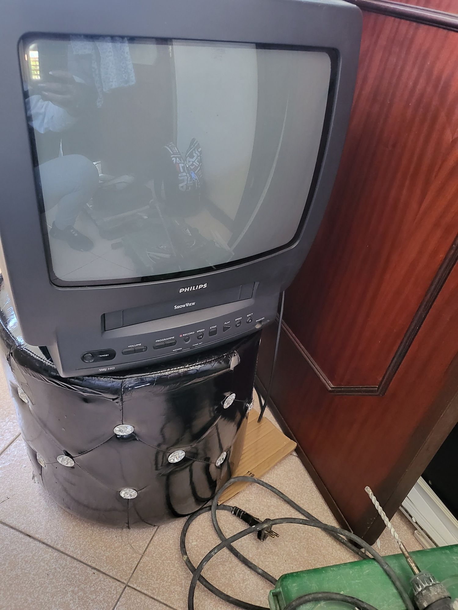 Tv com leitor de cassetes