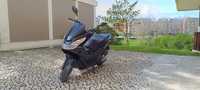 Honda PCX 2016 preta