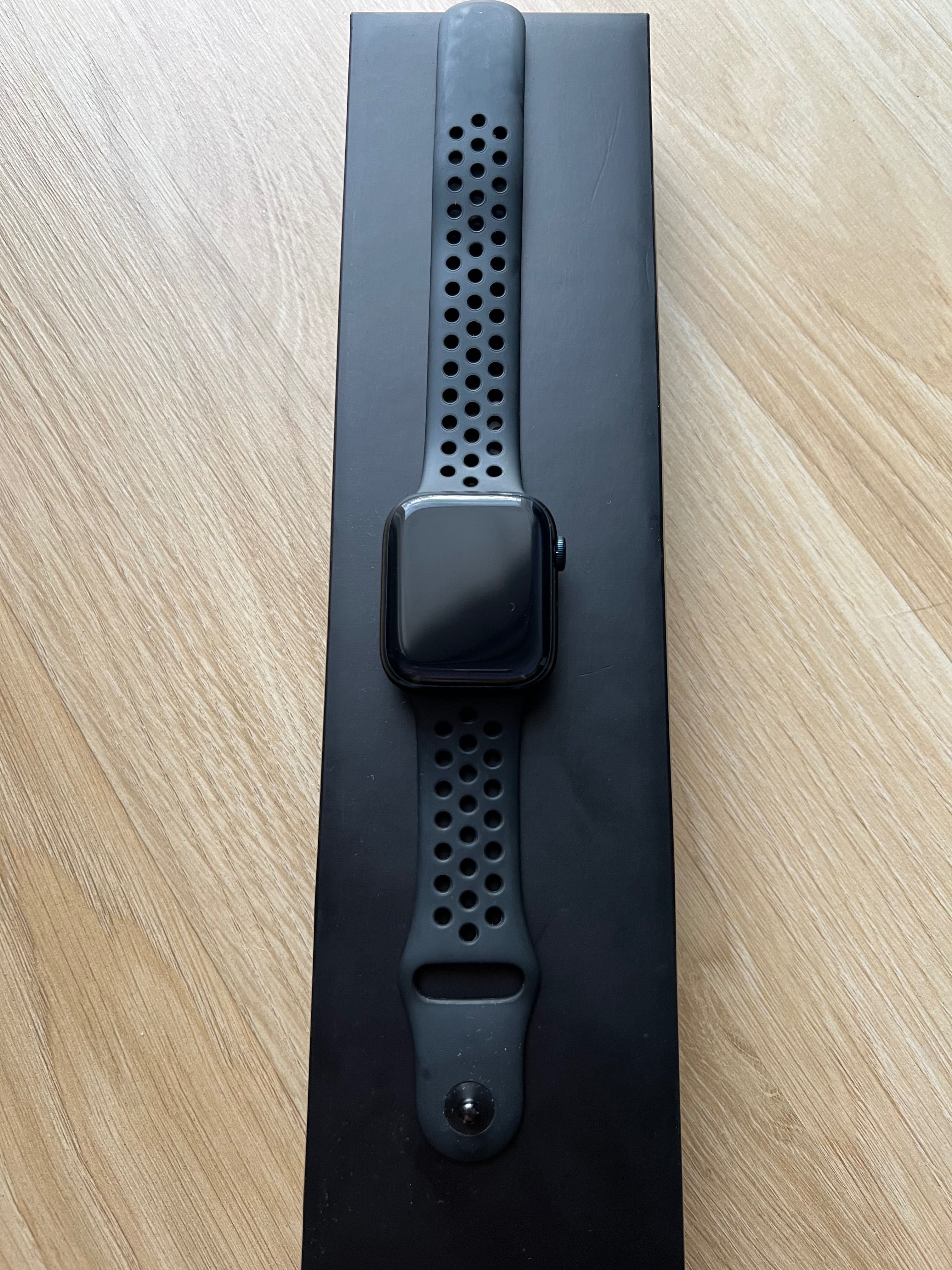 apple watch 7 nike cellular