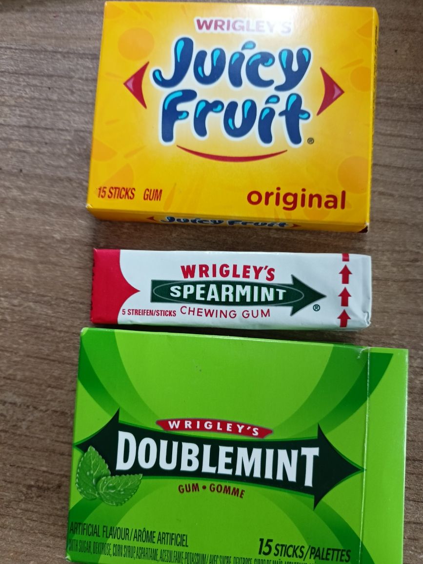 Gumy do żucia juicy lub Wrigley's Spearmint