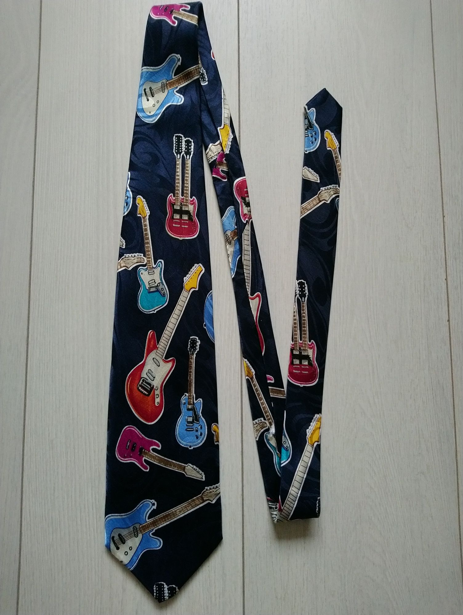 Подарунок для гітариста краватка з гітарами