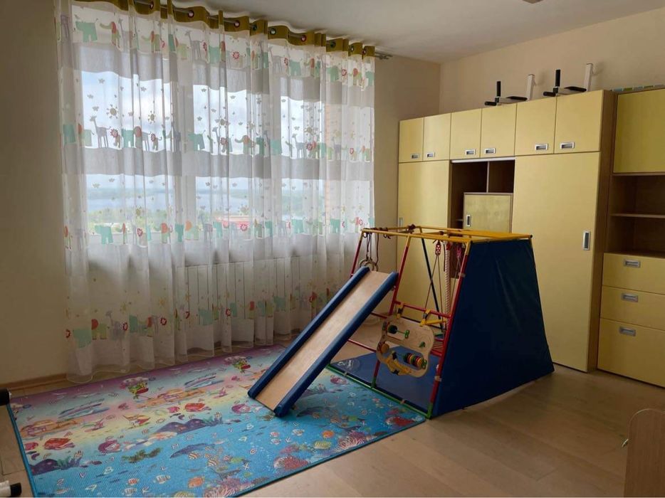 Спортивний майданчик Спортана+ чохол, що робить будиночок для ігор.