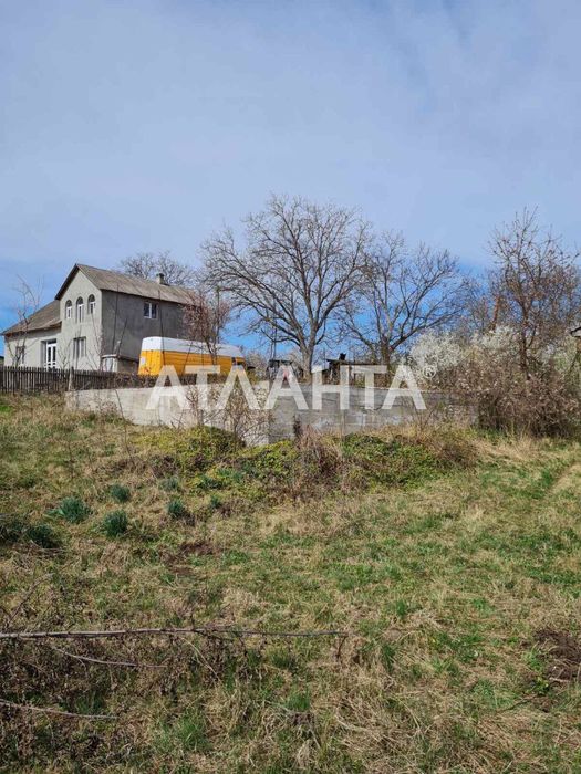 Будинок з ділянкою  50 сотих і новим фундаментом