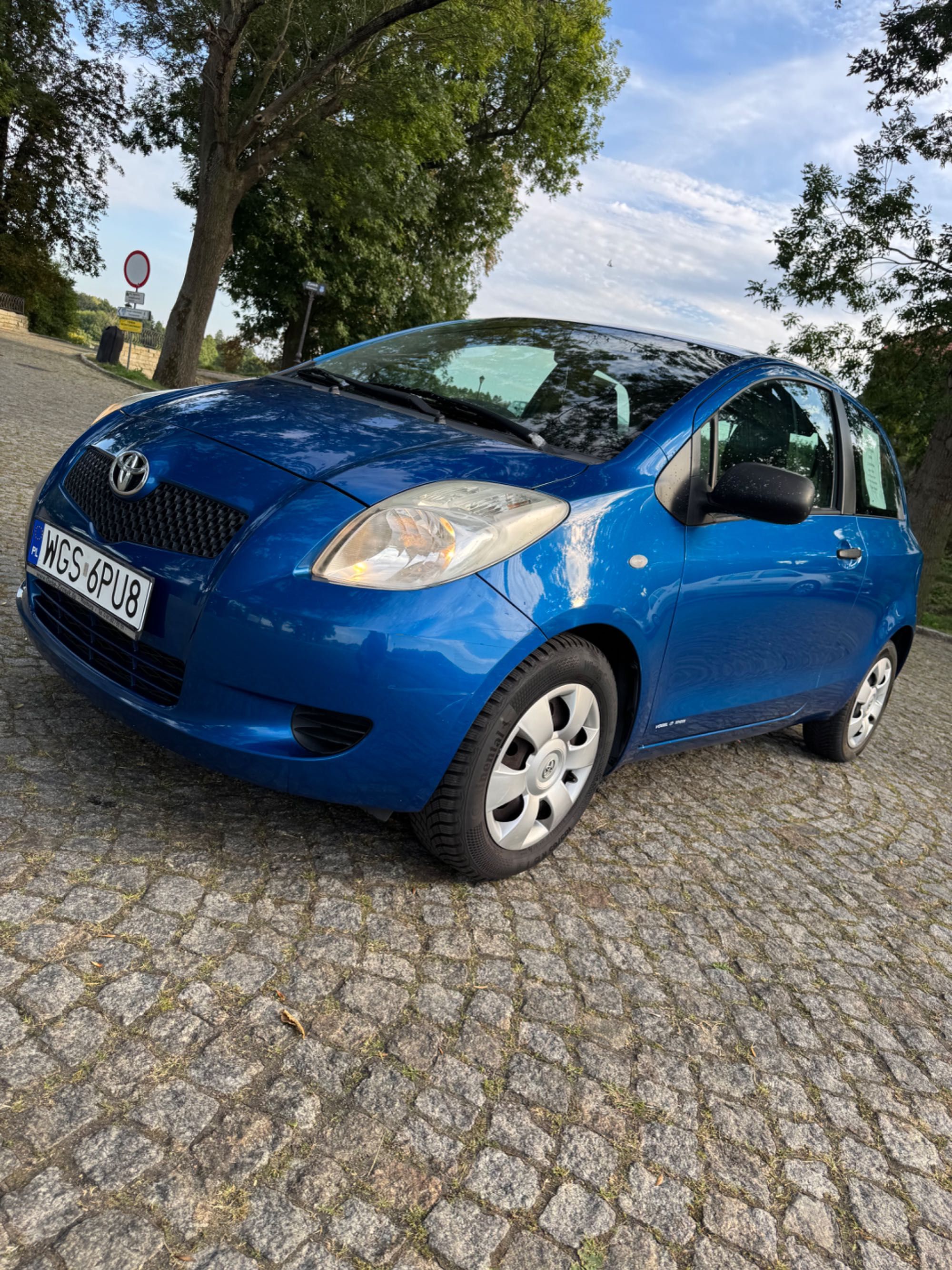 Toyota Yaris 1.0 benzyna bardzo dobry stan