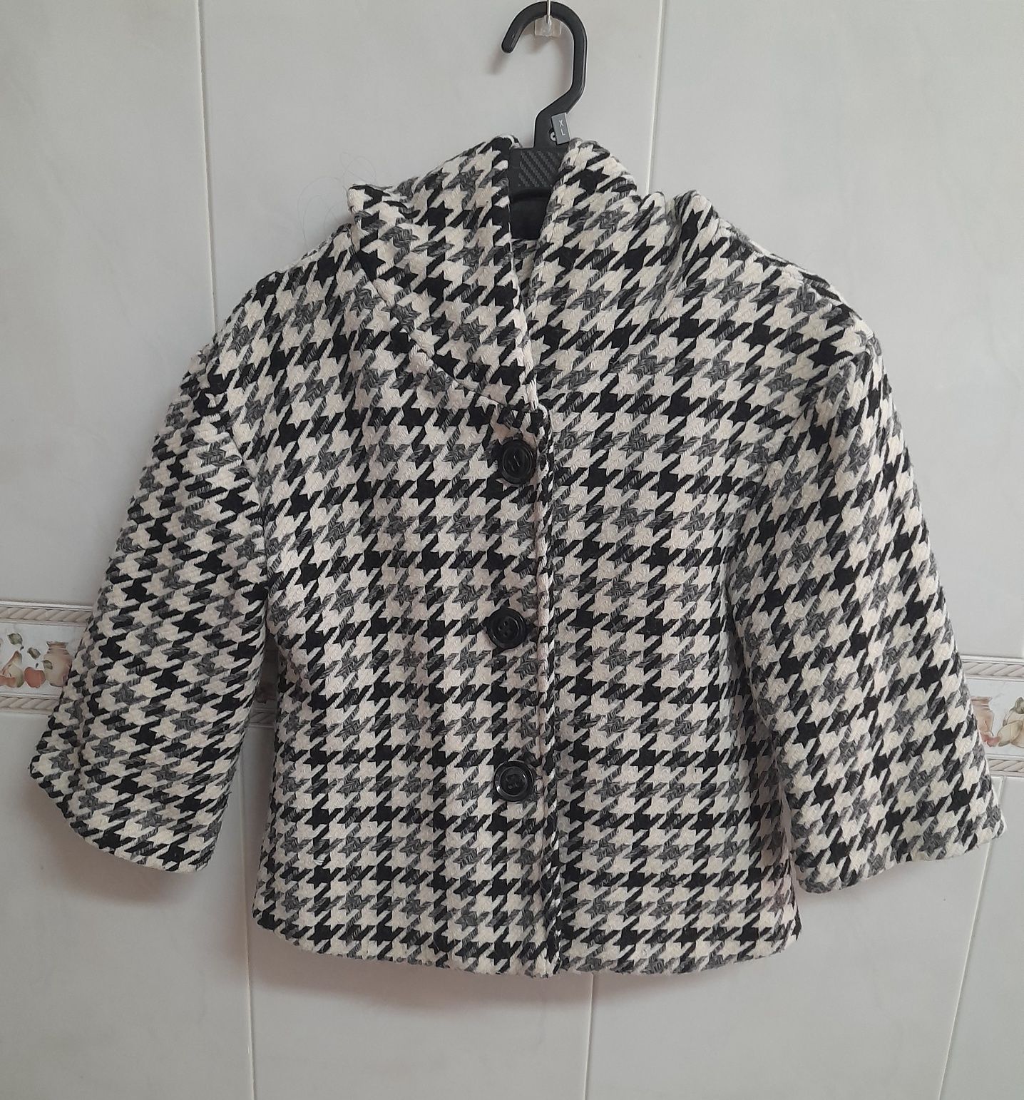 Casaco de senhora preto e branco
