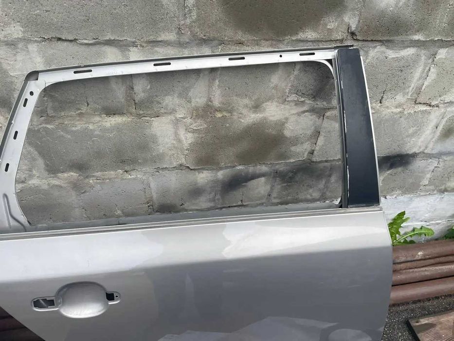 Двері задні права шкода фабія 2, skoda fabia 2 задня двері 4k/F8H