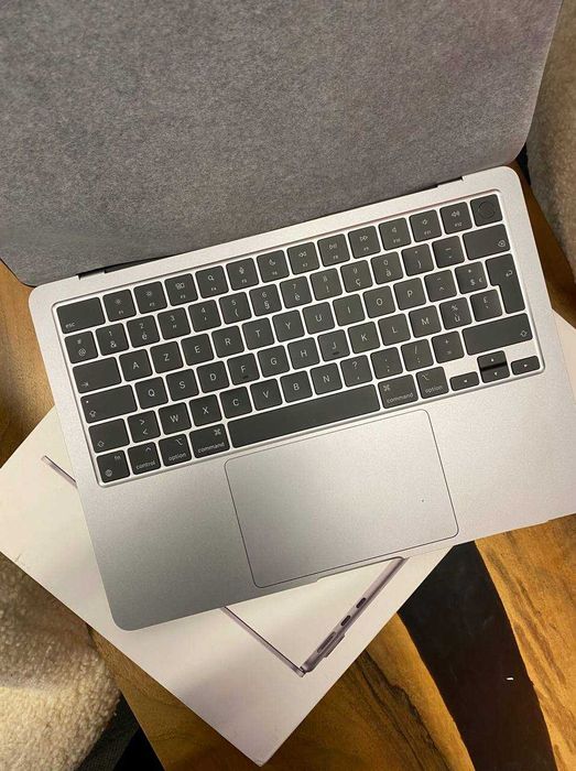 Ноутбук Apple MacBook Air 13,6" M3 16/256GB Space Gray (MC8G4) 2024