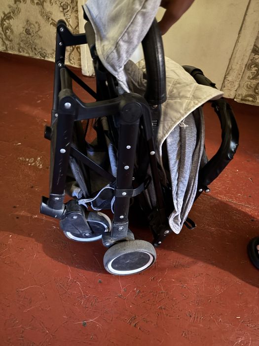 Прогулянкова коляска