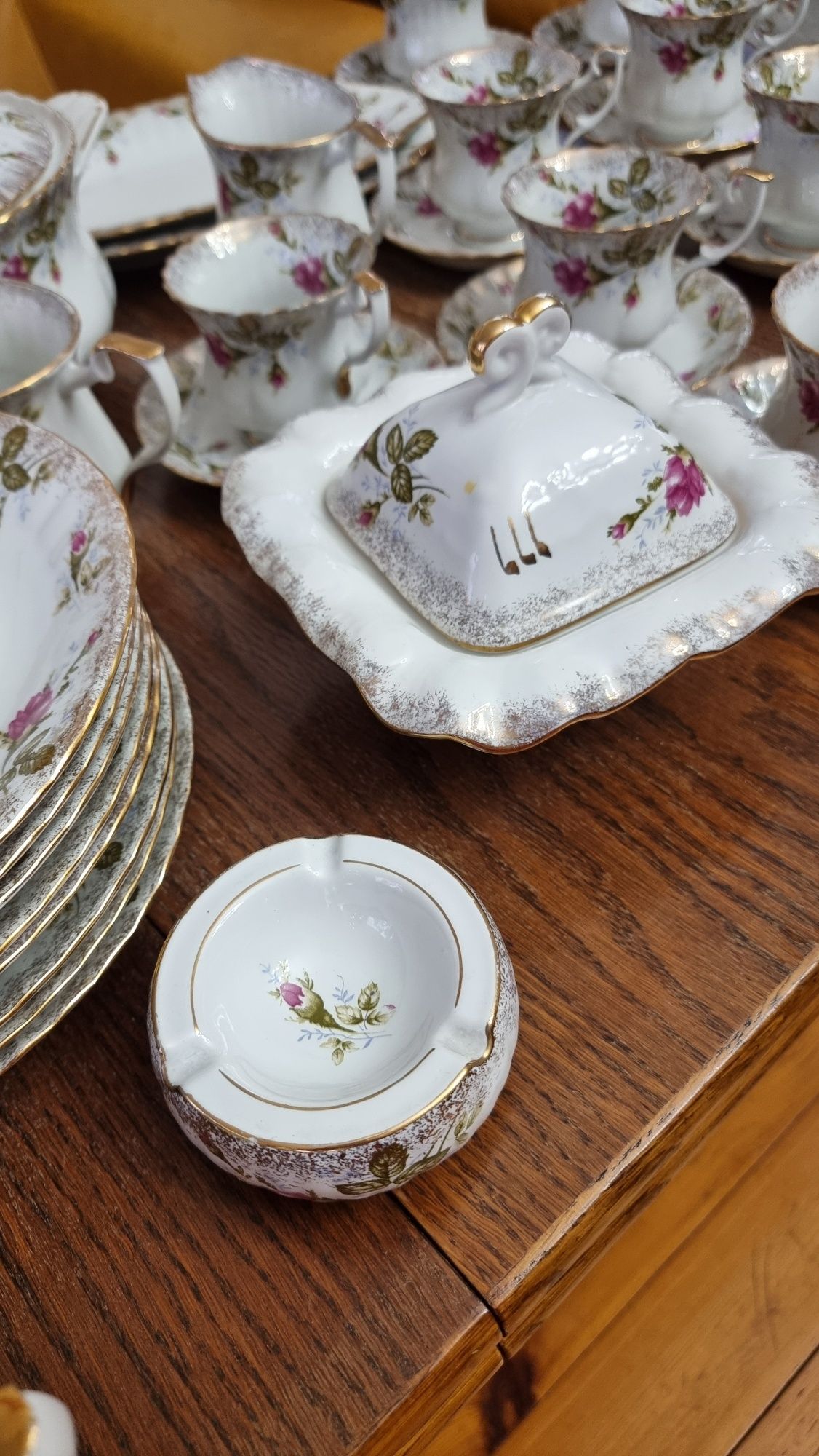 Komplet porcelany z firmy Chodzież model Iwona