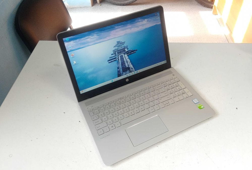 Laptop HP Pavilion 15, i5-7200U, 16GB, SSD 256GB, GeForce 940MX, Win11
