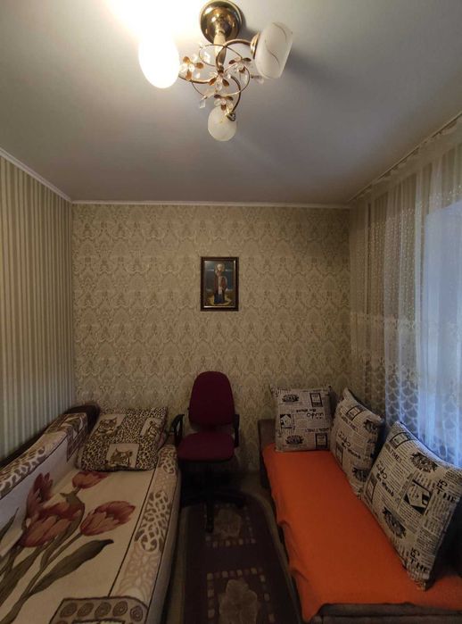 Продаж 3-кімнатної квартири в м. Обухів, центр (зупинка Школа)