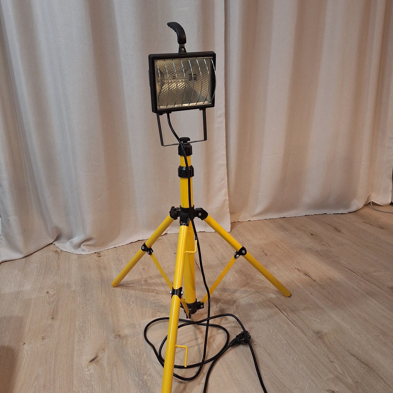 Lampa halogenowa