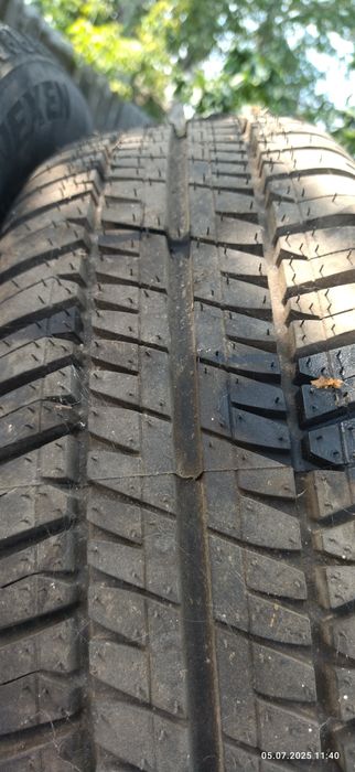 Продам резину Debica