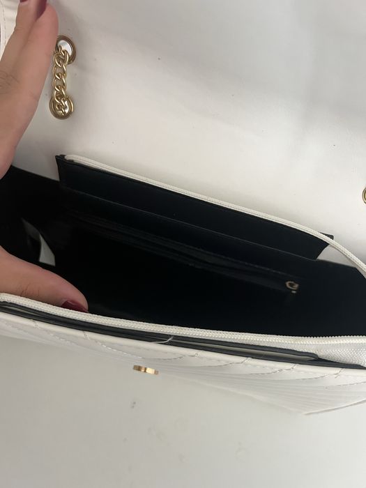 Mala ysl branca com detalhes dourados