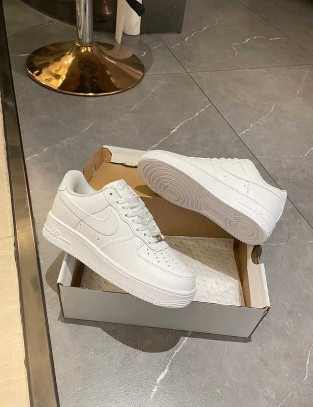 Biały^trwały^NikeAirForce1^UnisexTrampki Roz.42.5
