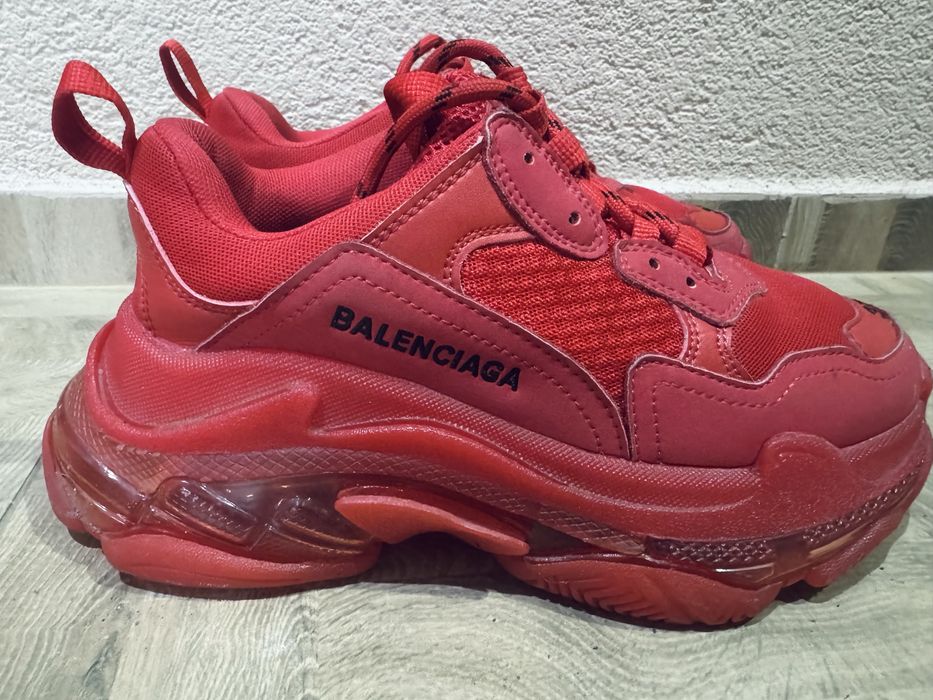 Czerwone buty Balenciaga