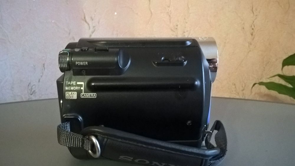 Продам видеокамеру sony handycam dcr-hc62e