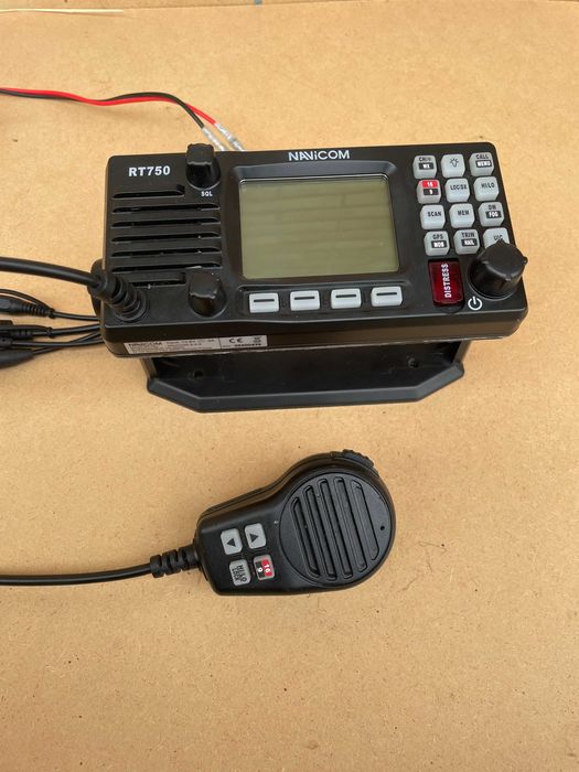 Radio VHF Navicom RT750