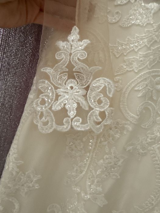 Продам весільну сукню