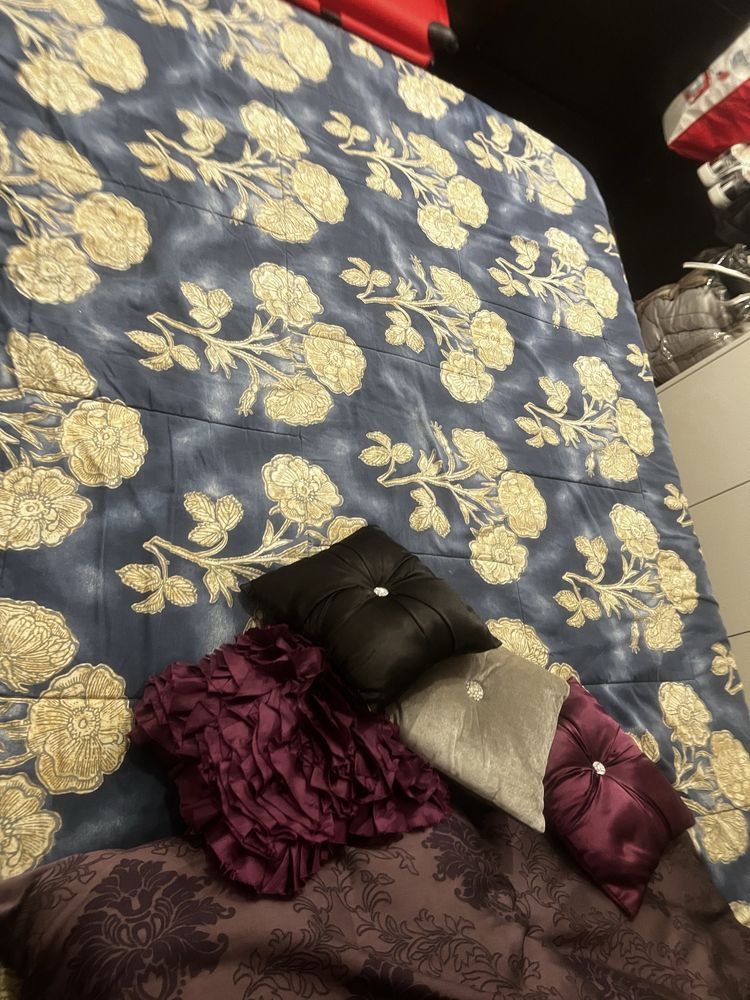 Cama de casal semi nova