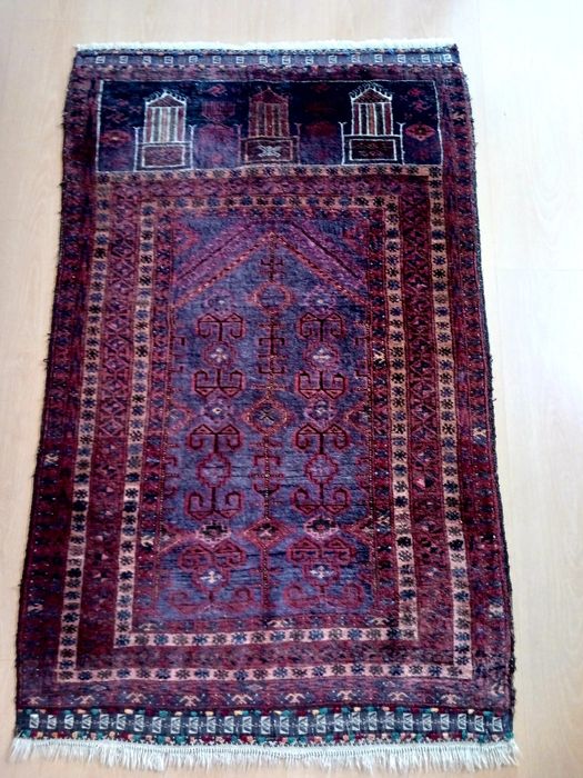Tapete oriental antigo de oração.
