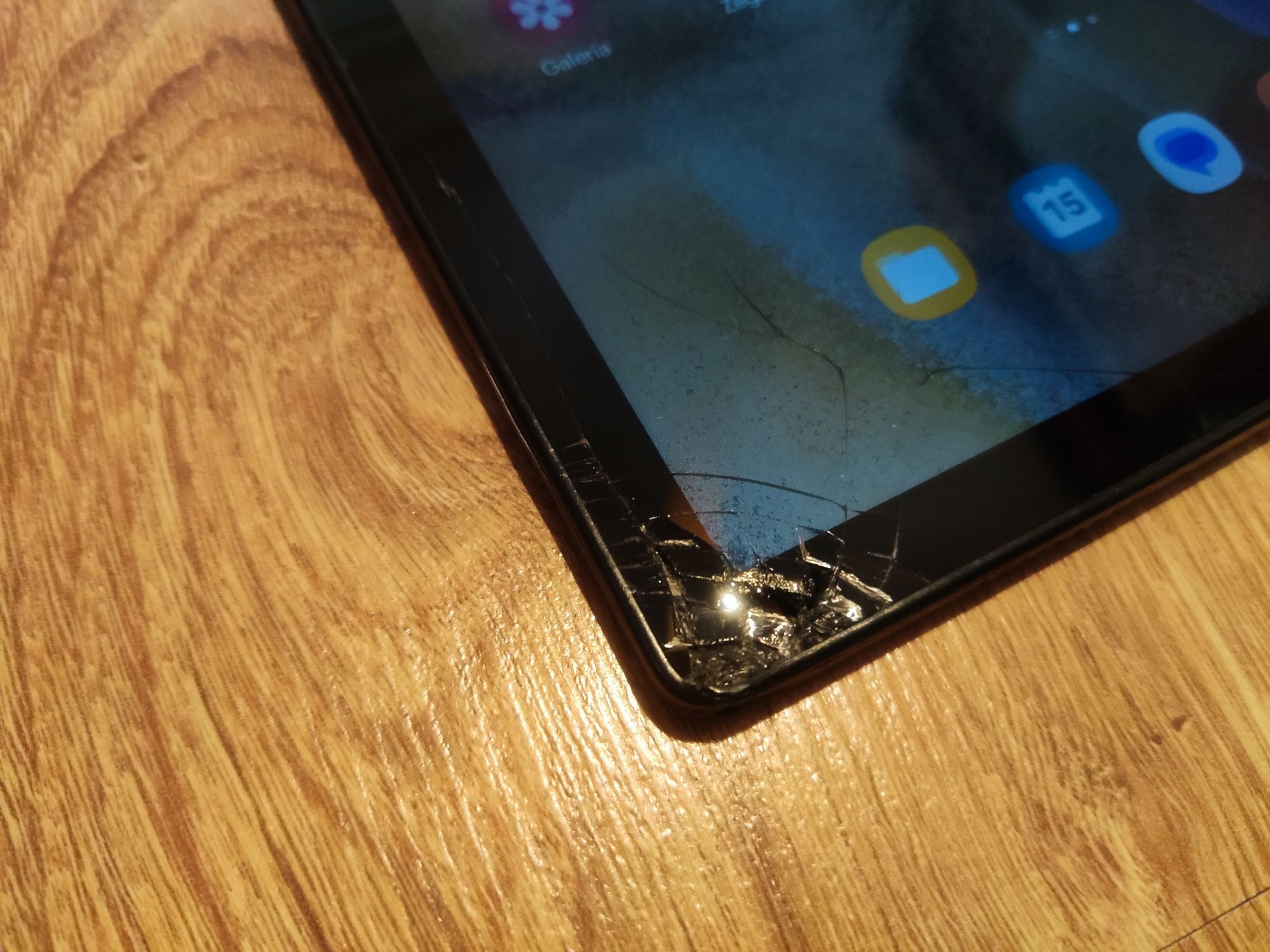 Tablet Samsung TAB A8 SM-X200 delikatnie uszkodzony lcd