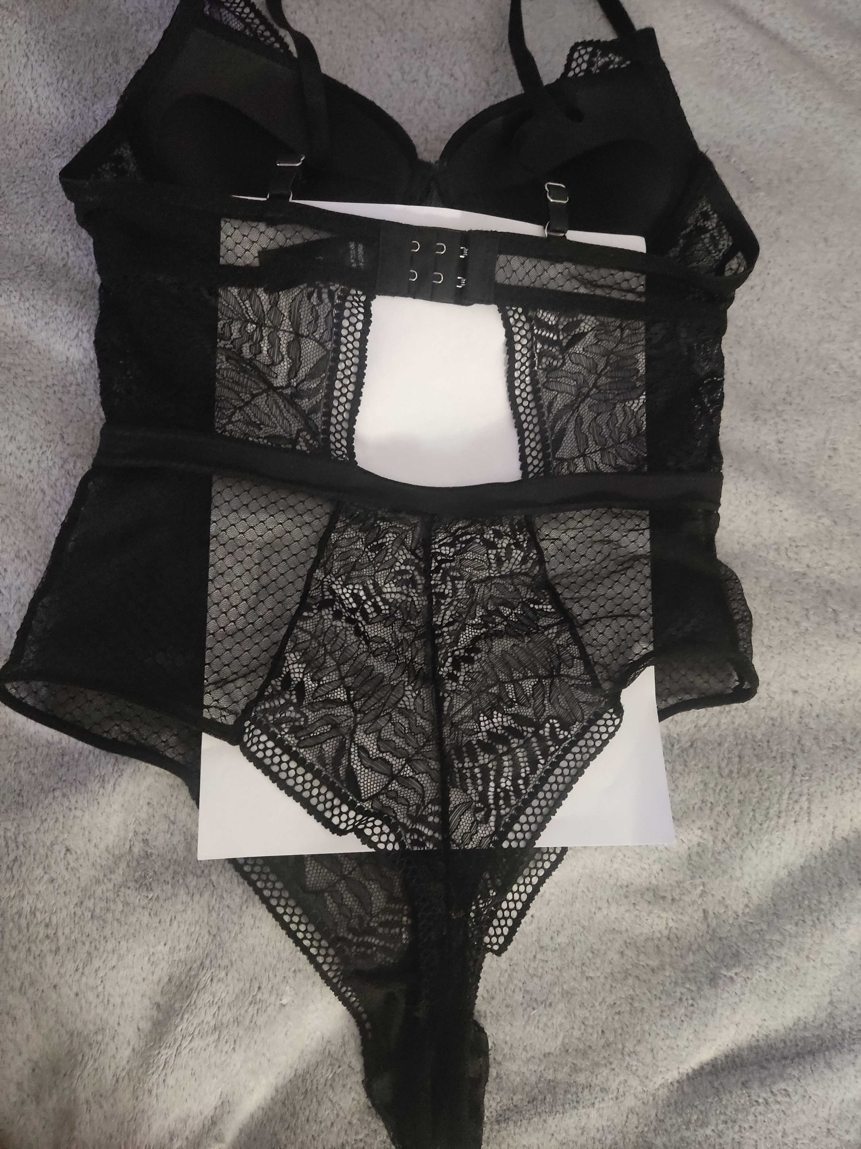 Piękne nowe koronkowe body