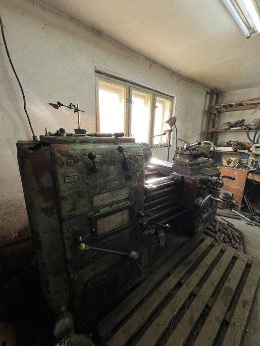 Токарний станокк