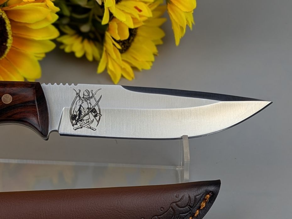 Ніж мисливця. Нож ручной работы с гравировкой.