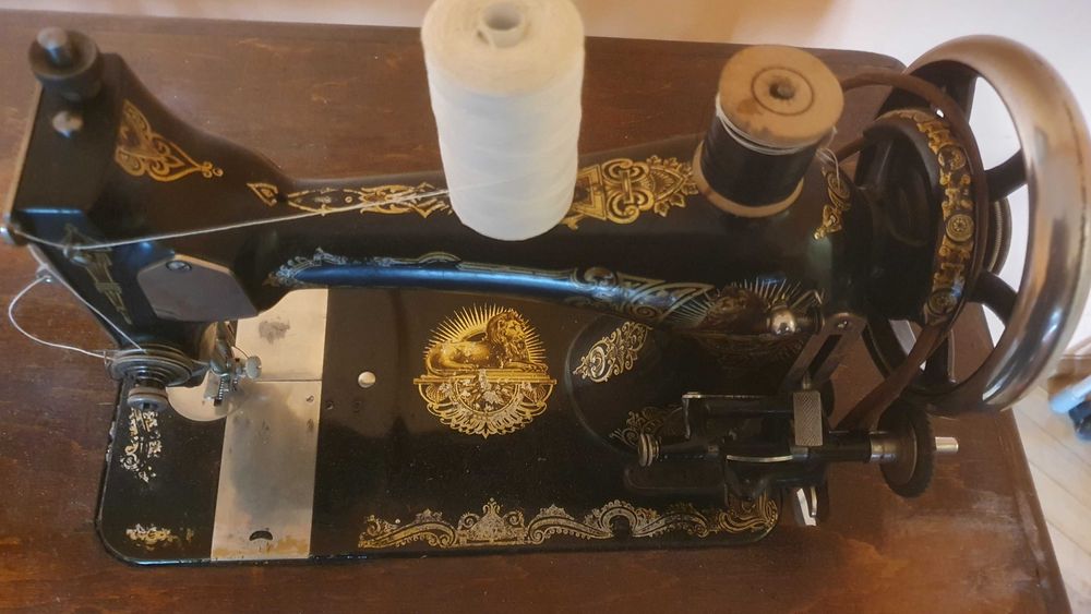 MUNDLOS i STOEWER- przepiękna, zabytkowa maszyna do szycia