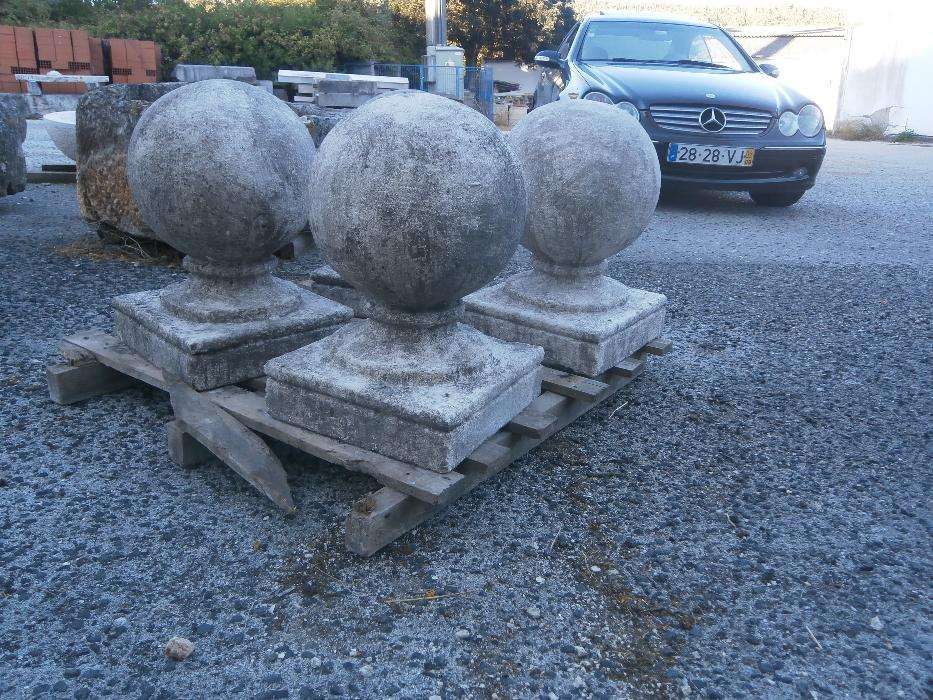 Bolas em pedra antigas para portões de quinta ( Altura 65 cm )