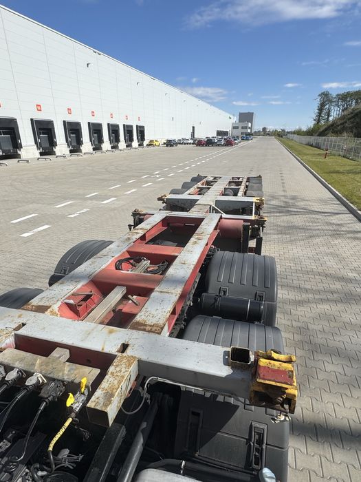 Naczepa podkontenerowa