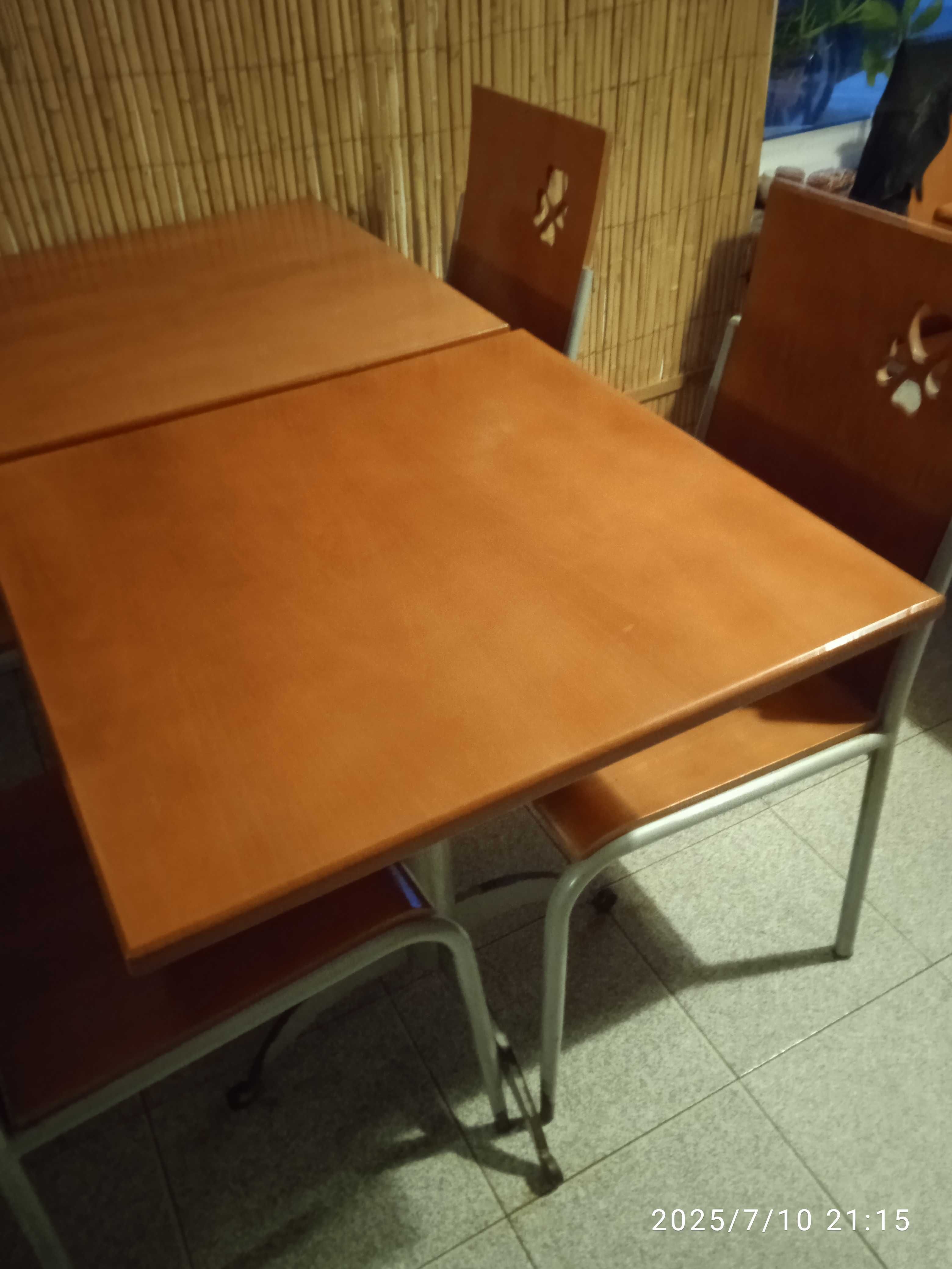 Mesas de restauração e cadeiras