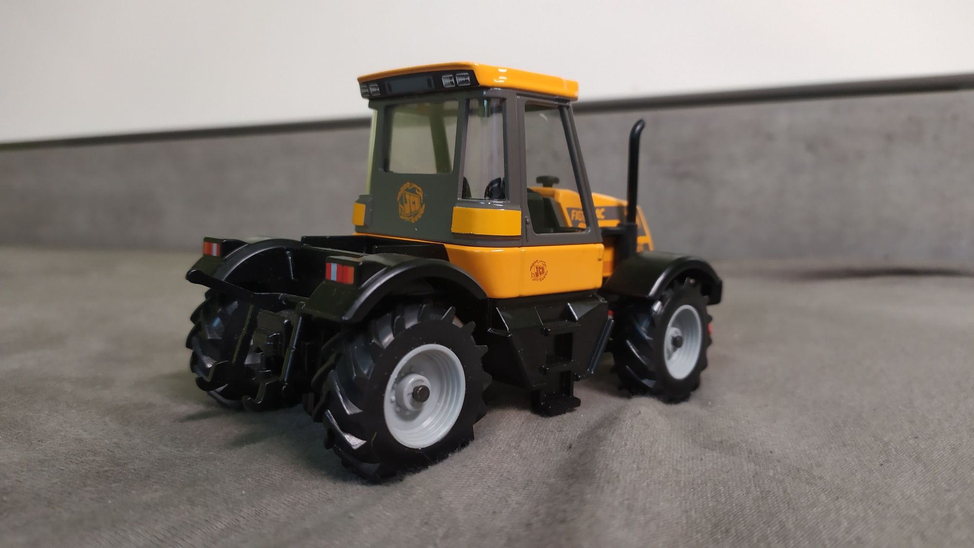 Traktor JCB Joal jak siku britains universal Hobbies wiking joal  1:32