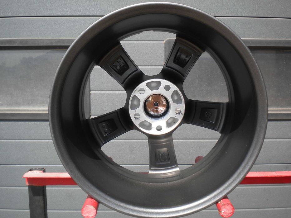 Nowe felgi aluminiowe Dezent 17 5x112 Audi A4 A6 Q3 Q5 Grafitowe