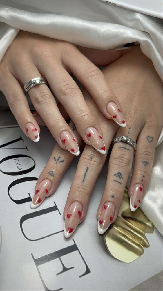 Alongamentos de unha de gel e gelinho